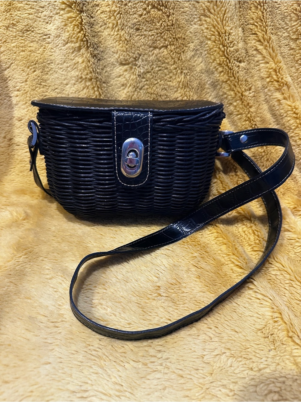 Wicker Crossbody Basket Purse Black Lining Small Oval Picnic Style Beach Cottage